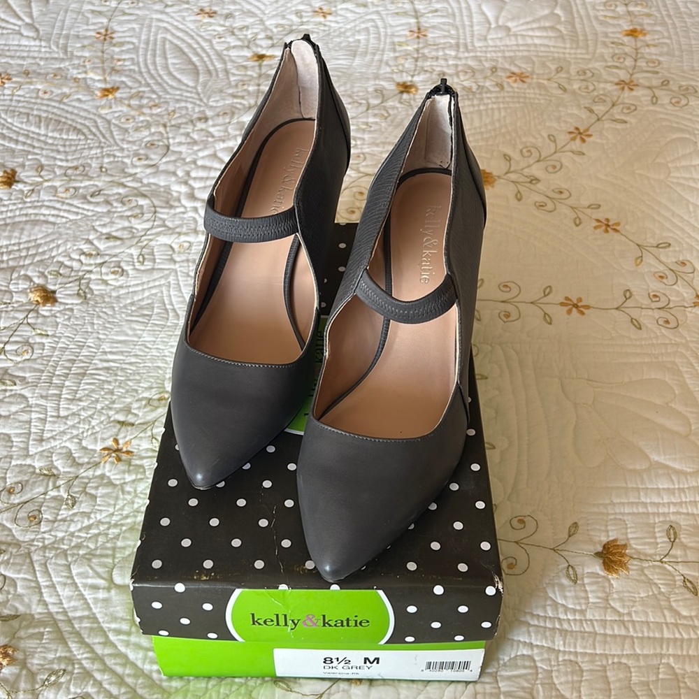 Light used womens heel - size 8.5